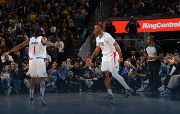 千里马配资 NBA-哈登32+10鲍威尔41分 快船20分逆转爵士
