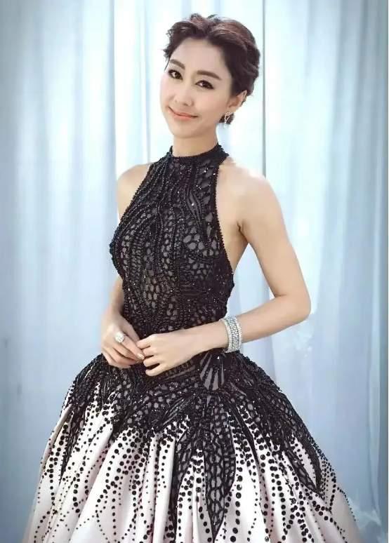 广源优配 TVB视后广州开唱，破纪录接受18个访问做宣传，请来视帝做嘉宾